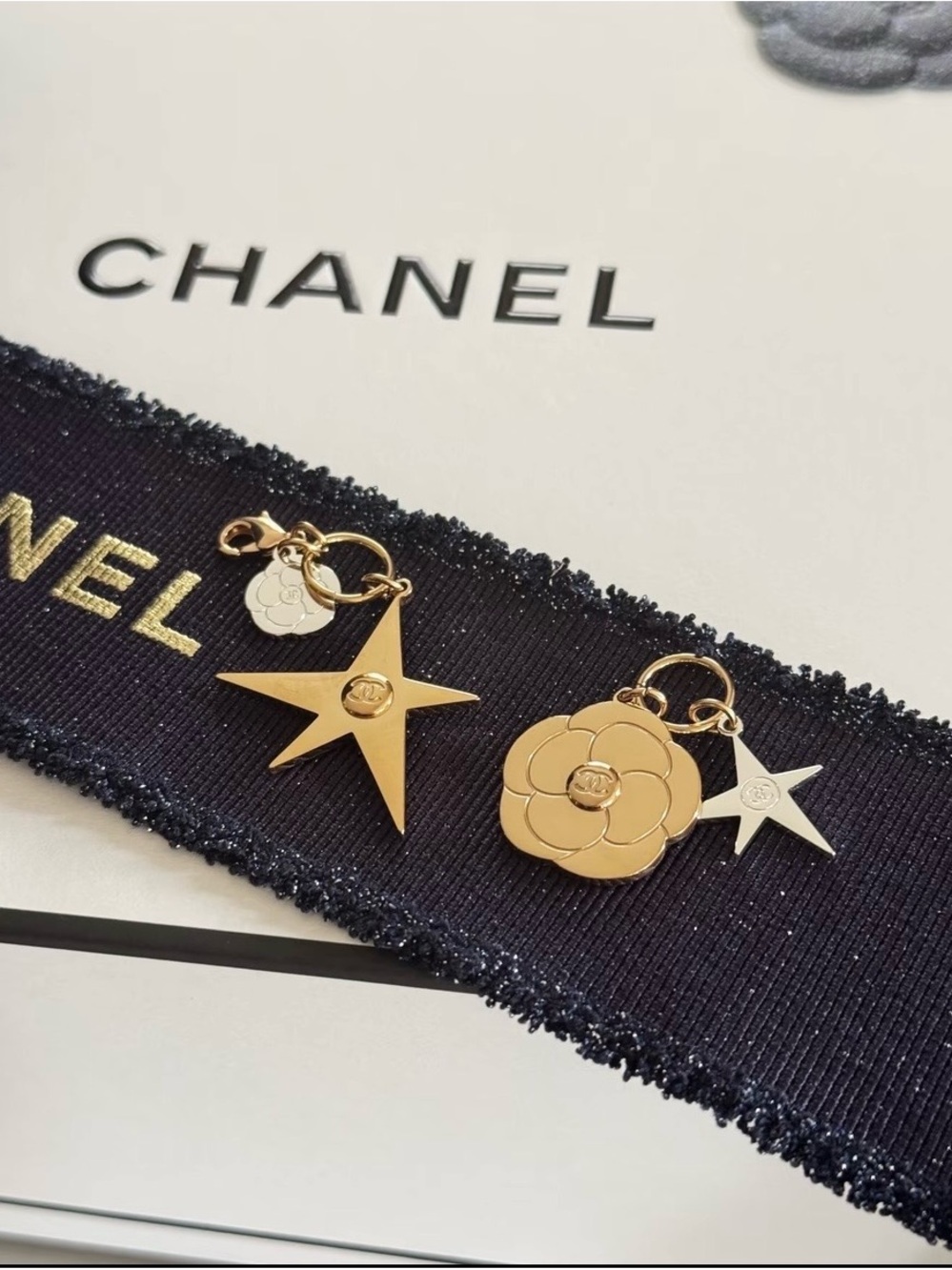 2/39$ New CHANEL 2025 Limited Edition Gold Camellia and Star Charm